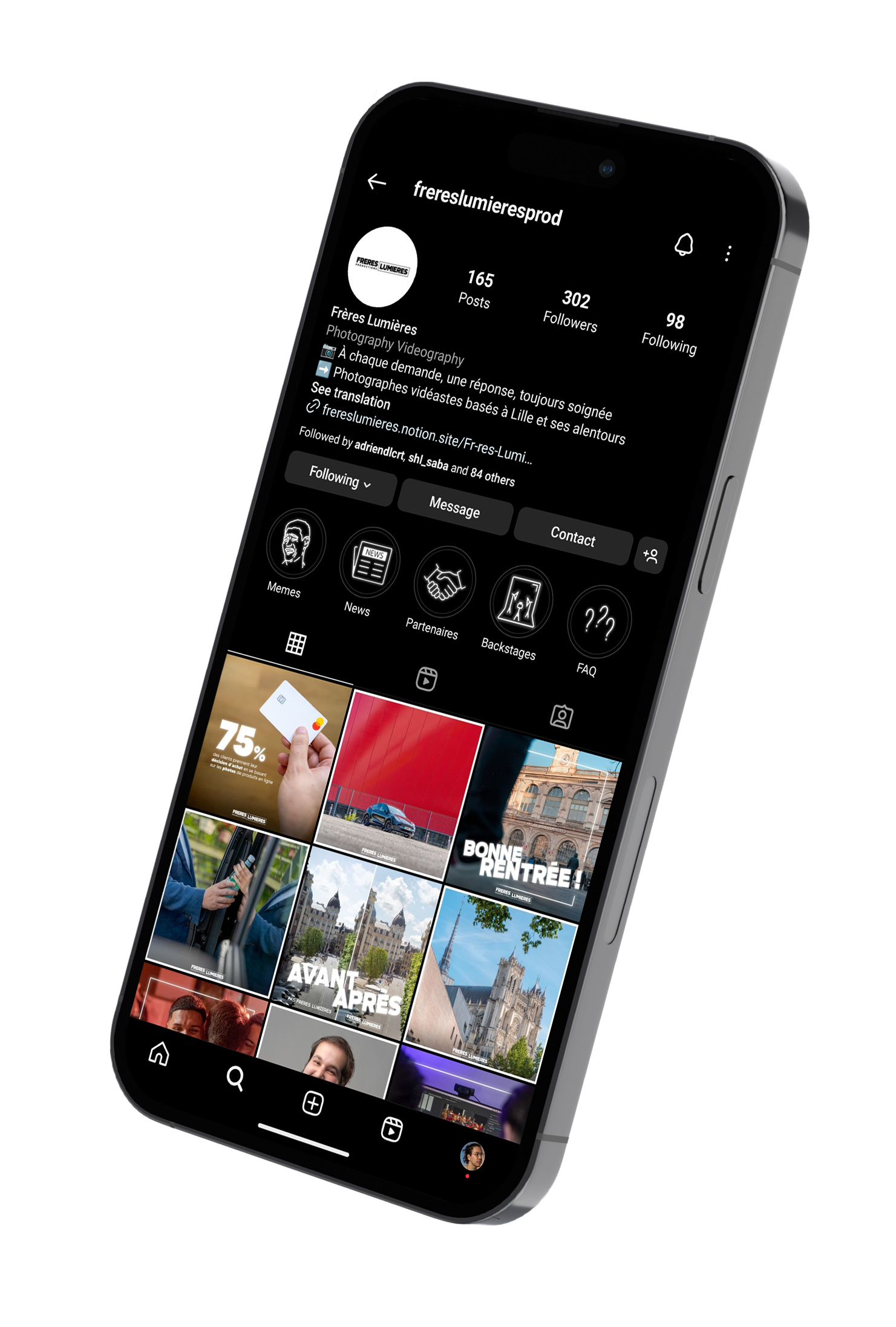 Smartphone avec nos réseaux sociaux